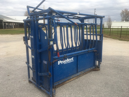 Priefert S019190 Squeeze Chute, Manual & Automatic, Side Gate, Used Very Little