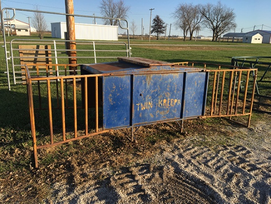 Twin Kreeper Calf Feeder (Consigned by Garry Graham 660-341-4797)