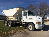 1995 Mack Model CH613, 9spd Eaton Fuller, 275/80-R22.5 Tires, Doyle 8 Ton Tender, Hydraulic Auger