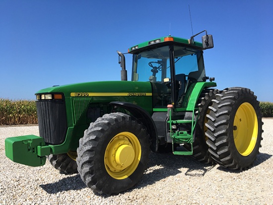1999 JD 8300 Deluxe Cab Tractor