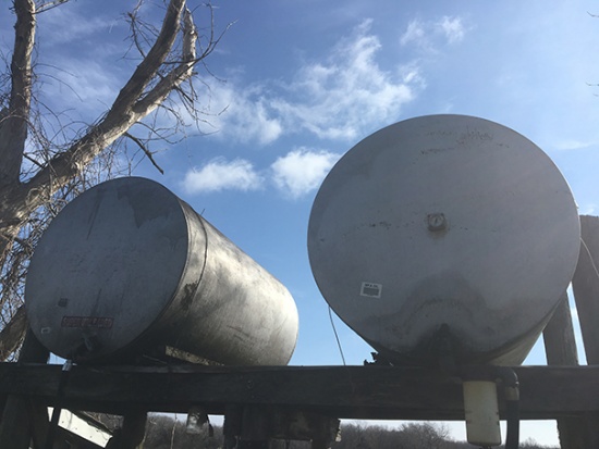 2 fuel barrels & 1 stand