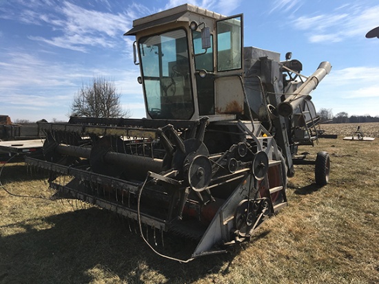 Gleaner E gas combine, 16.9-26 tires, S# E-18618