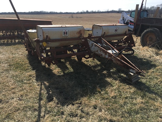 Int. 456, 4/38 planter, parts or salvage