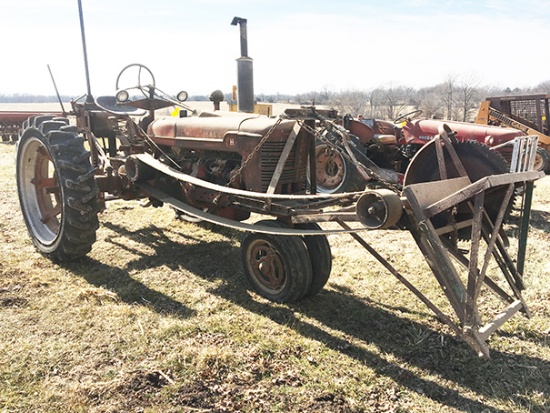 1946 Farmall H narrow front tractor, 11.2-38 tires, belt pulley, S#228667