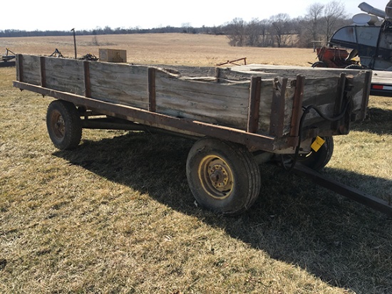 Flat bed wagon with sides, hoist, JD 958 running gear