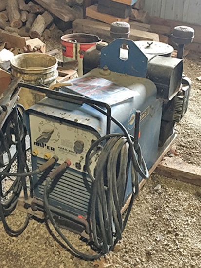 Miller Aead 200 LE gas powered AC/DC welder - generator