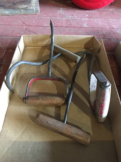 (4) hay hooks