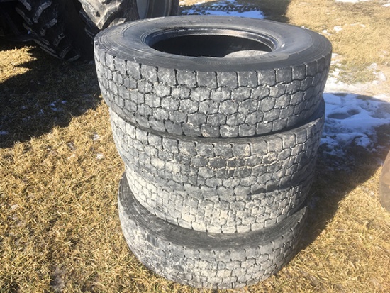 Set of 4 11R-22.5 Michelin Tires