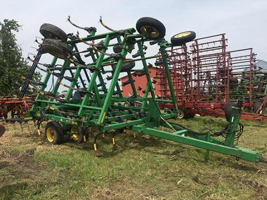 JD 980 28ft. field cultivator