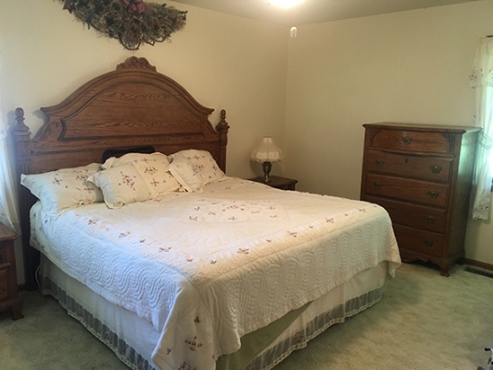 Nice 5 pc. Oak bedroom outfit to include King size bed, (2) dressers and (2) night stands, sells com