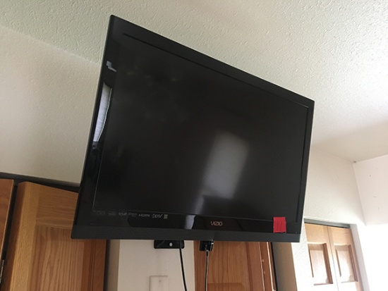 32 in. Vizio HDTV with wall bracket