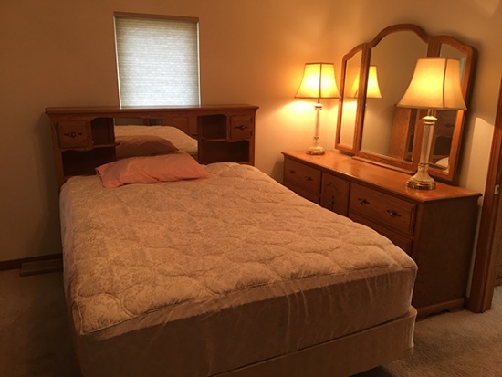 Oakwood Industry 3 pc. Bedroom outfit