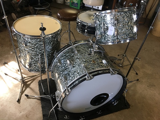 4 pc Ludwig Black Diamond Pearl Drum Set , 13, 14, 16, & 22 inch