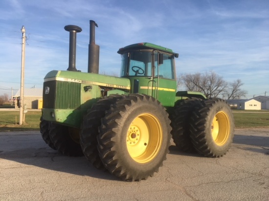 1979 JD 8440 4WD cab tractor