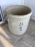 8 gal. Blue Ribbon Crock-NO VISABLE CRACKS