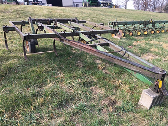 JD 1600 12 Shank, Pull Type Chisel Plow