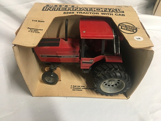 Ertl 1/16 Scale, International 5288 Tractor with Cab