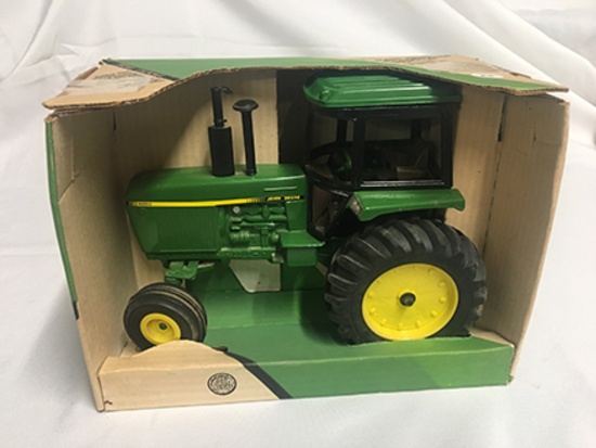 Ertl 1/16 Scale, John Deere 4255 Row Cop Tractor