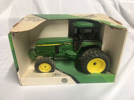 Ertl 1/16 Scale, John Deere 4960 MFWD Tractor