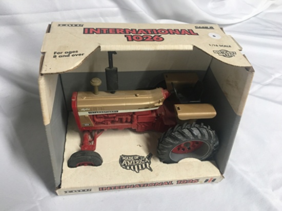 Ertl 1/16 Scale, Case International 1026 Tractor