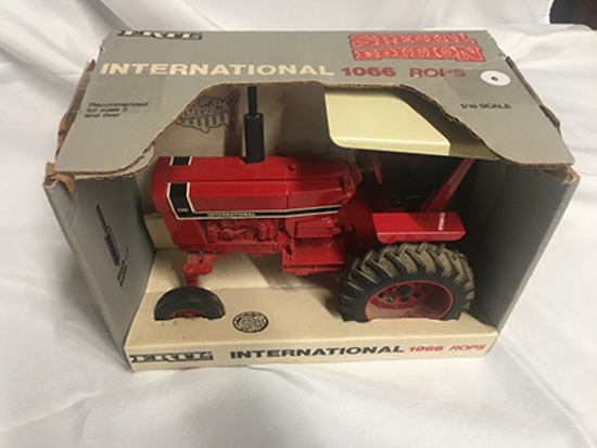 Ertl 1/16 Scale, International 1066 ROPS