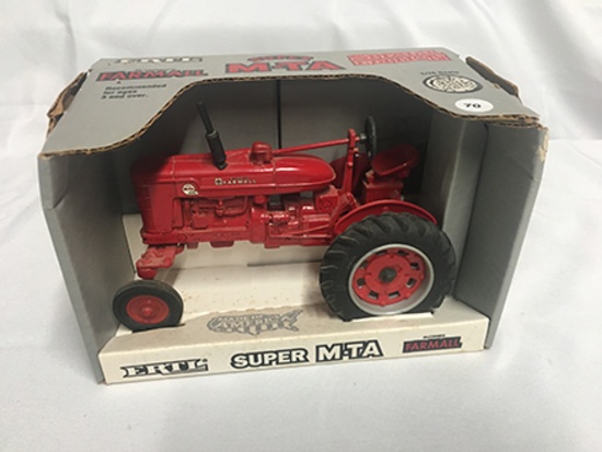 Ertl 1/16 Scale, McCormick Farmall Super M-TA