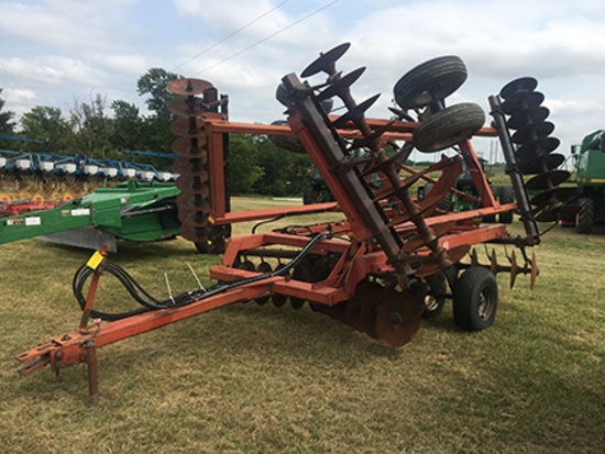 Int 496 24ft Wingfold Tandem Disk, 9in Spacings, 19 1/2 in Front Blades, 20 1/4 in Back Blades