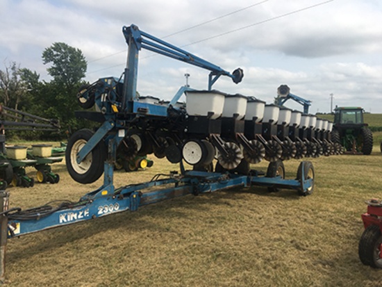 1994 Kinze 2300 12/23, Notil, Markers, Corn and Bean Meters, Monitor, S# 600538