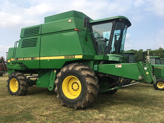 1994 JD 9600 4WD Combine