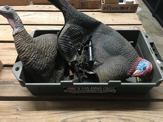 (2) Decoys, Calls in Ammo Crate