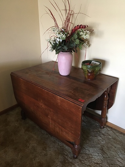 Drop Leaf Table, Vase & Jardineer