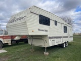1993 Hitch Hiker, 28 ft. 5th Wheel Camper, 1 Slide