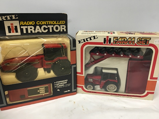 Int. 1/32 Scale Play Set & Radio Controlled Tractor