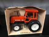 AC 8010, 1/16 Scale