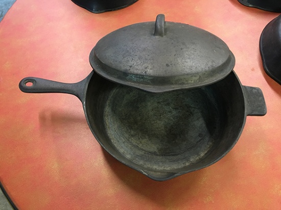 Unmarked 9 in. Deep Skillet w/ Lid