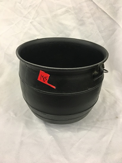 10 1/2 in. Cast Iron Kettle