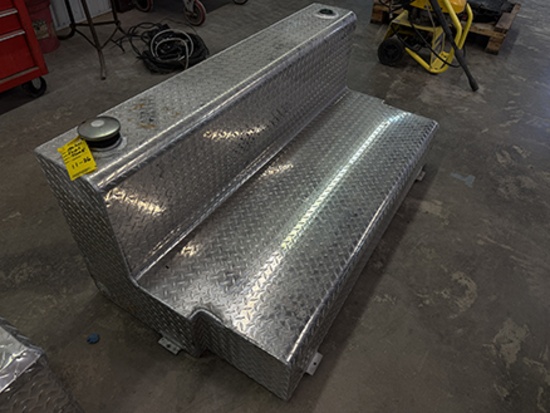 100 gal L-Shape Diamond Tread Fuel Tank