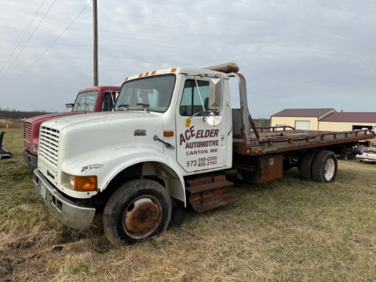1998 Int. 4700, DT 466E, 19ft Rollback, runs, reads 339,844 miles, have title