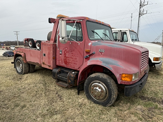 1996 Int Wrecker 4700 T444E, 5spd, reads 182,652 miles, have title
