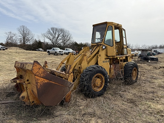 Fiat-Allis 605B End Loader, Pallet Forks, 8 1/2 ft bucket
