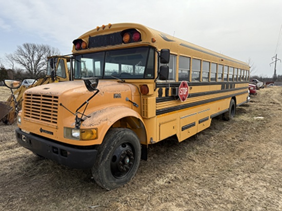 1997 Int Bluebird Passenger Bus 3000 DT466E, Reads 172,440 miles, runs, have title
