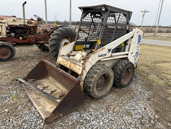 Bobcat 743 Skid Steer, 5ft material bucket, ad-on tooth bar attachment