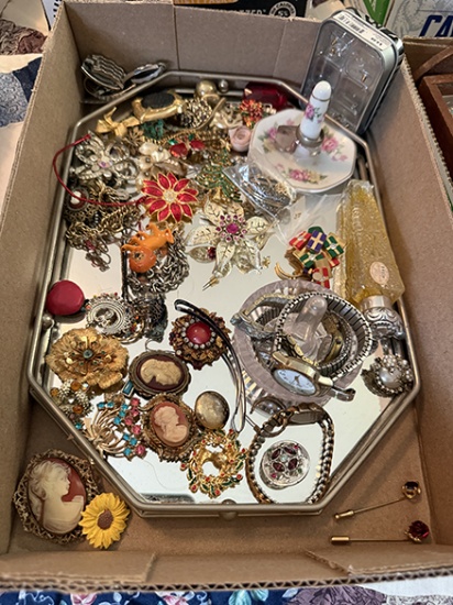 Costume Jewelry w/Dressor Mirror