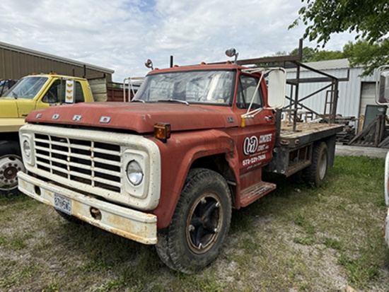 1975 Ford F-750, V8 Gas Engine, 5/2 Trans, 12 1/2 ft. Flatbed Material Rack