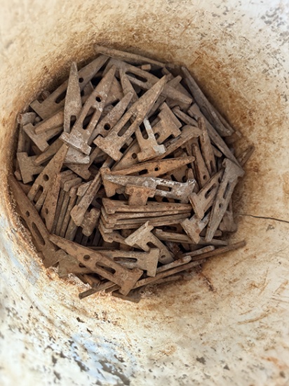 Symons Steel-Ply Standard Wedge Bolts, Approx. 1/4 to 1/3 Bucket