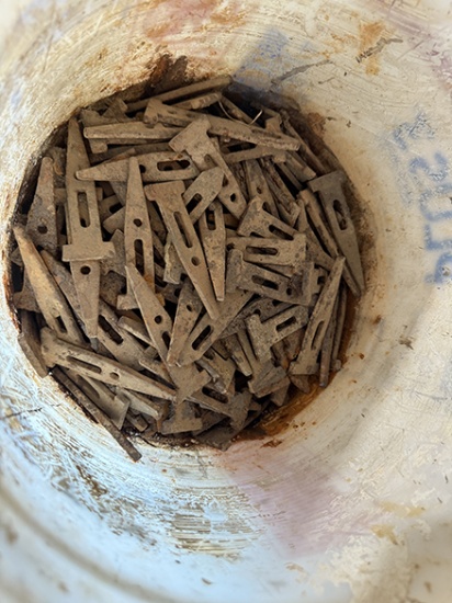 Symons Steel-Ply Standard Wedge Bolts, Approx. 1/4 to 1/3 Bucket