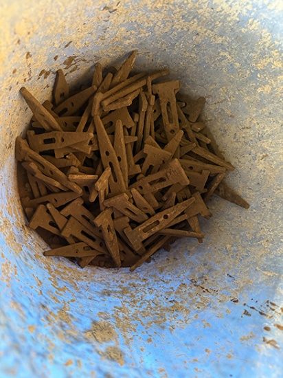 Symons Steel-Ply Standard Wedge Bolts, Approx. 1/4 to 1/3 Bucket