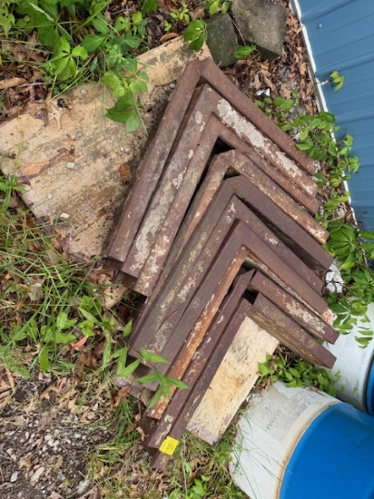Lot of 10 Steel 6 ft. Corners