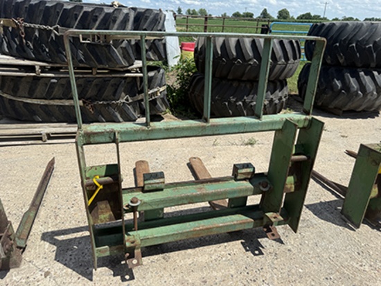 JD 600-700 Series, 42 in. Pallet Forks w/  Riser