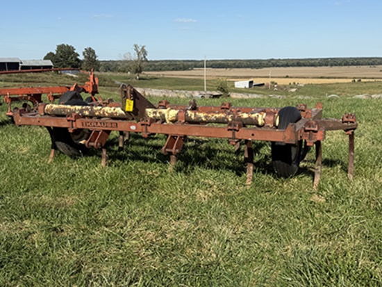 Krause 790 3 pt. 13 Shank Chissel Plow, Land Wheels